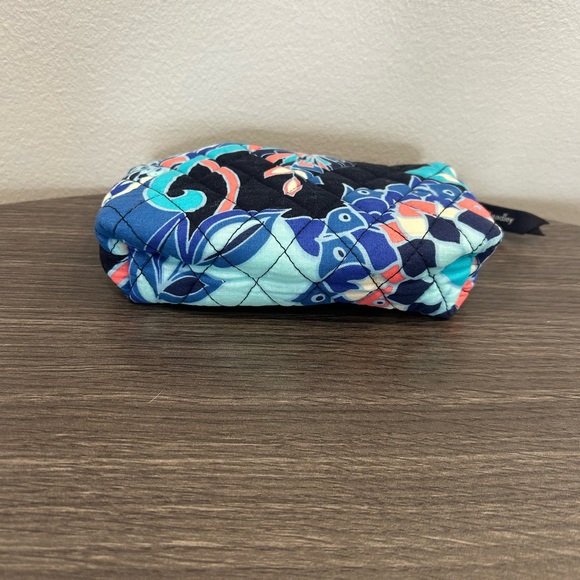 Vera Bradley Mirror Cosmetic Makeup Case Lotus Flower Swirl Quilted Bag NWOT - Picture 4 of 9